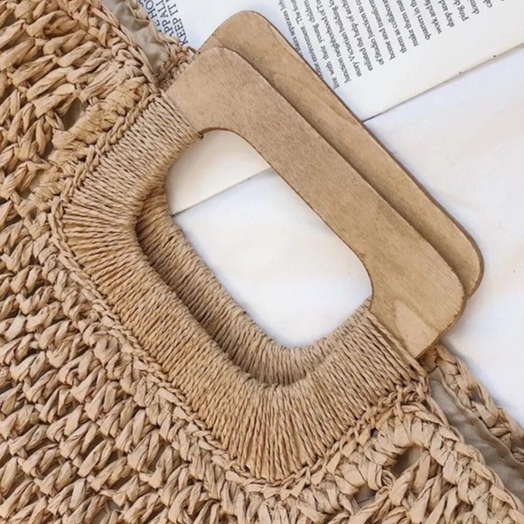 Boho cream khaki straw bag wood handle tote - Picture 3 of 6